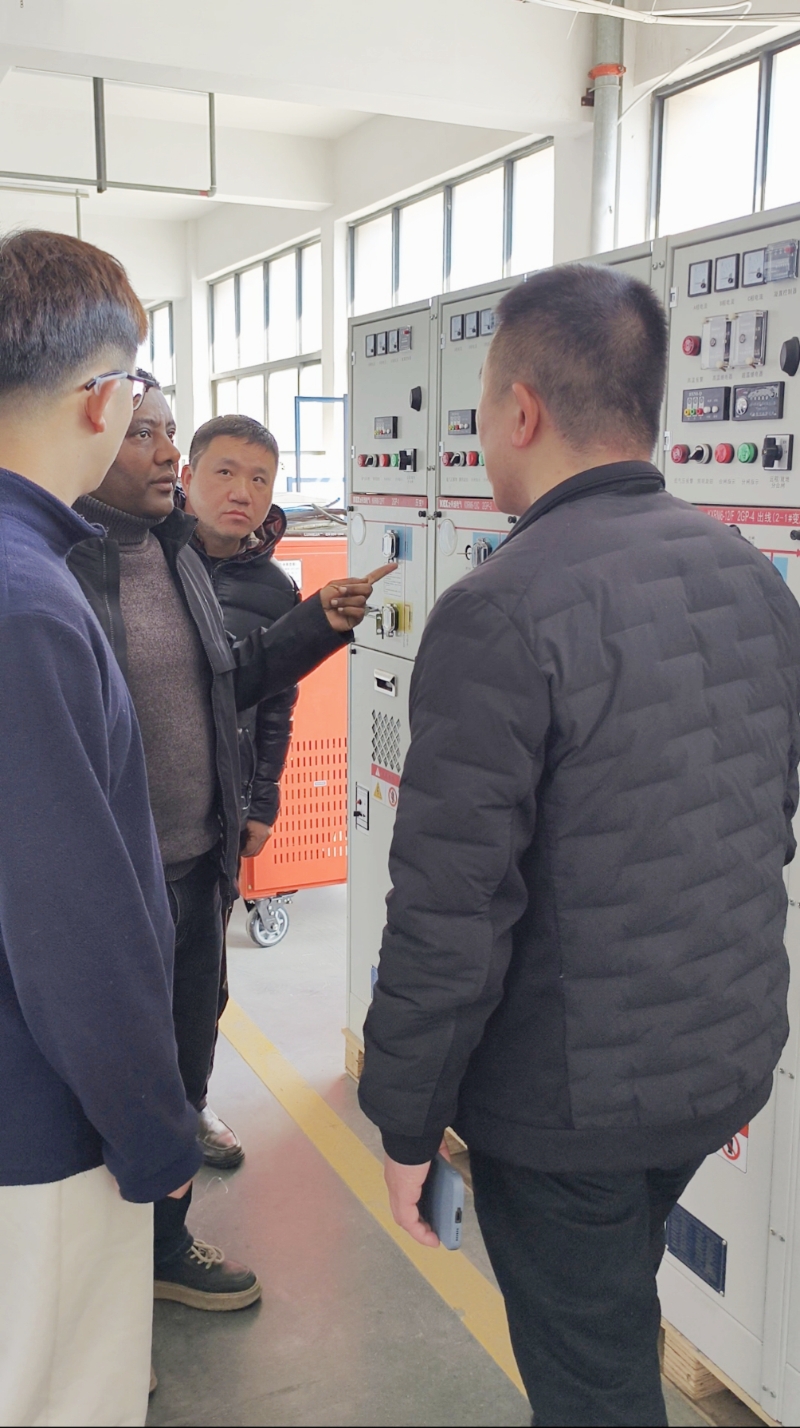 Expertos de la UEE visitaron Kexun para participar en el programa de 20 subestaciones